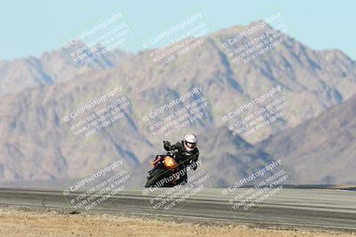 media/Dec-01-2025-Moto Forza (Mon) [[2daa91e15f]]/3-Beginner Group/Session 4 Turn 9/